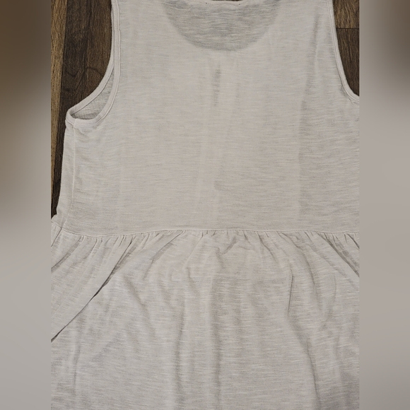 White flowy tank top - Picture 6 of 8